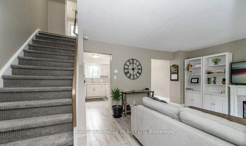 Photo 5 of 159 Old Carriage Drive, Kitchener — HOMEH
