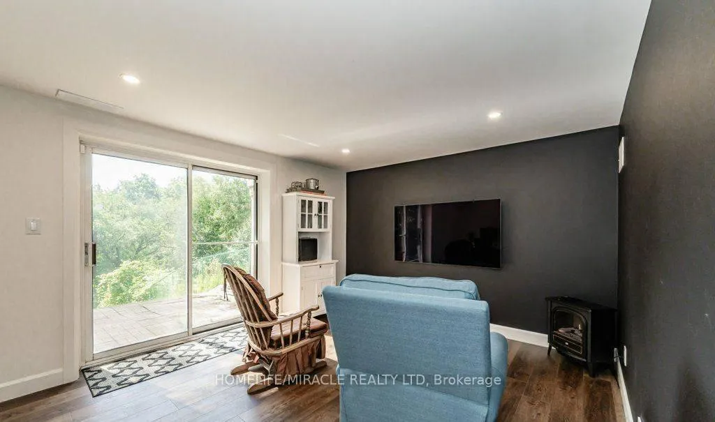 Photo 6 of 159 Old Carriage Drive, Kitchener — HOMEH