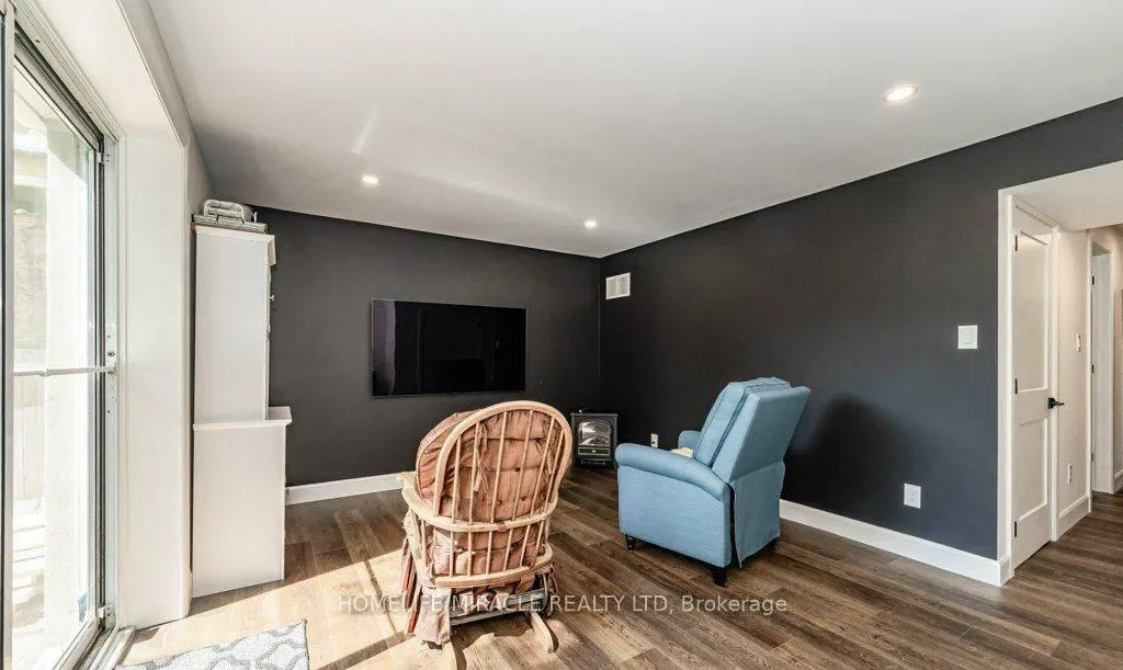 Photo 7 of 159 Old Carriage Drive, Kitchener — HOMEH