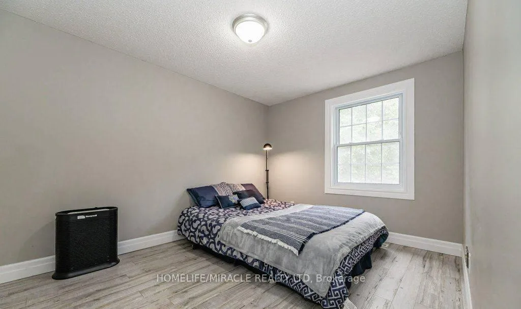 Photo 9 of 159 Old Carriage Drive, Kitchener — HOMEH