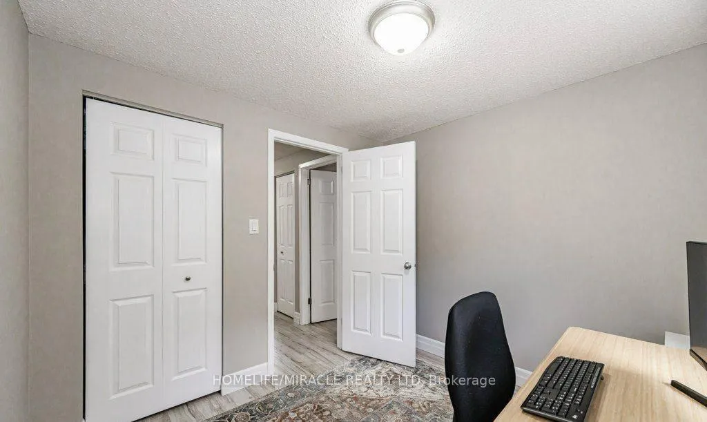 Photo 10 of 159 Old Carriage Drive, Kitchener — HOMEH
