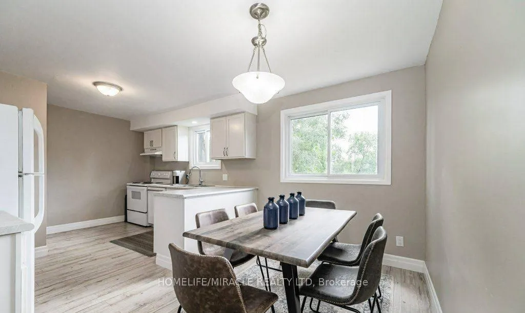 Photo 13 of 159 Old Carriage Drive, Kitchener — HOMEH