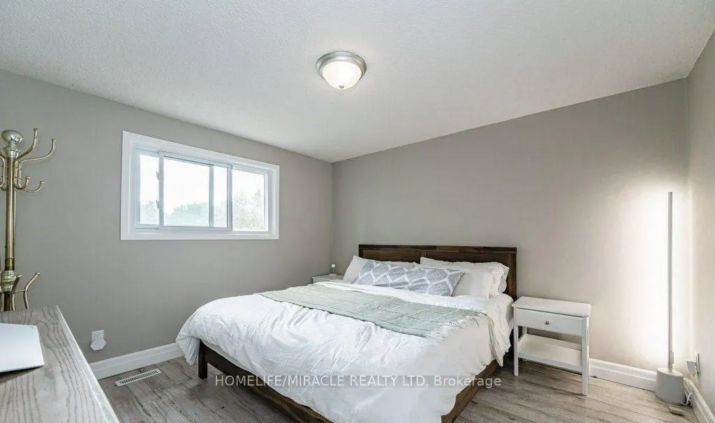Photo 16 of 159 Old Carriage Drive, Kitchener — HOMEH