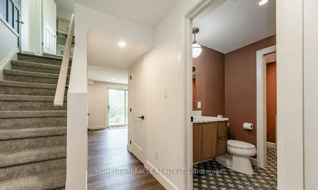 Photo 21 of 159 Old Carriage Drive, Kitchener — HOMEH