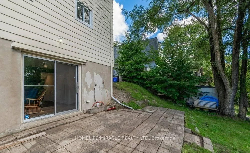 Photo 23 of 159 Old Carriage Drive, Kitchener — HOMEH