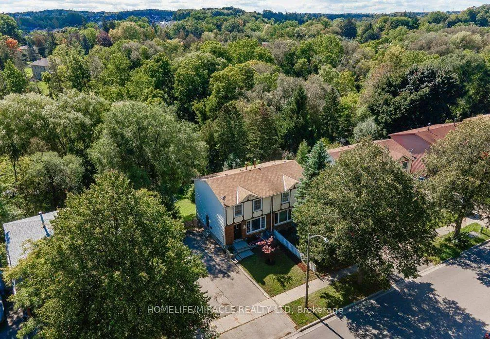 Photo 24 of 159 Old Carriage Drive, Kitchener — HOMEH