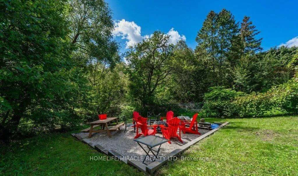 Photo 25 of 159 Old Carriage Drive, Kitchener — HOMEH