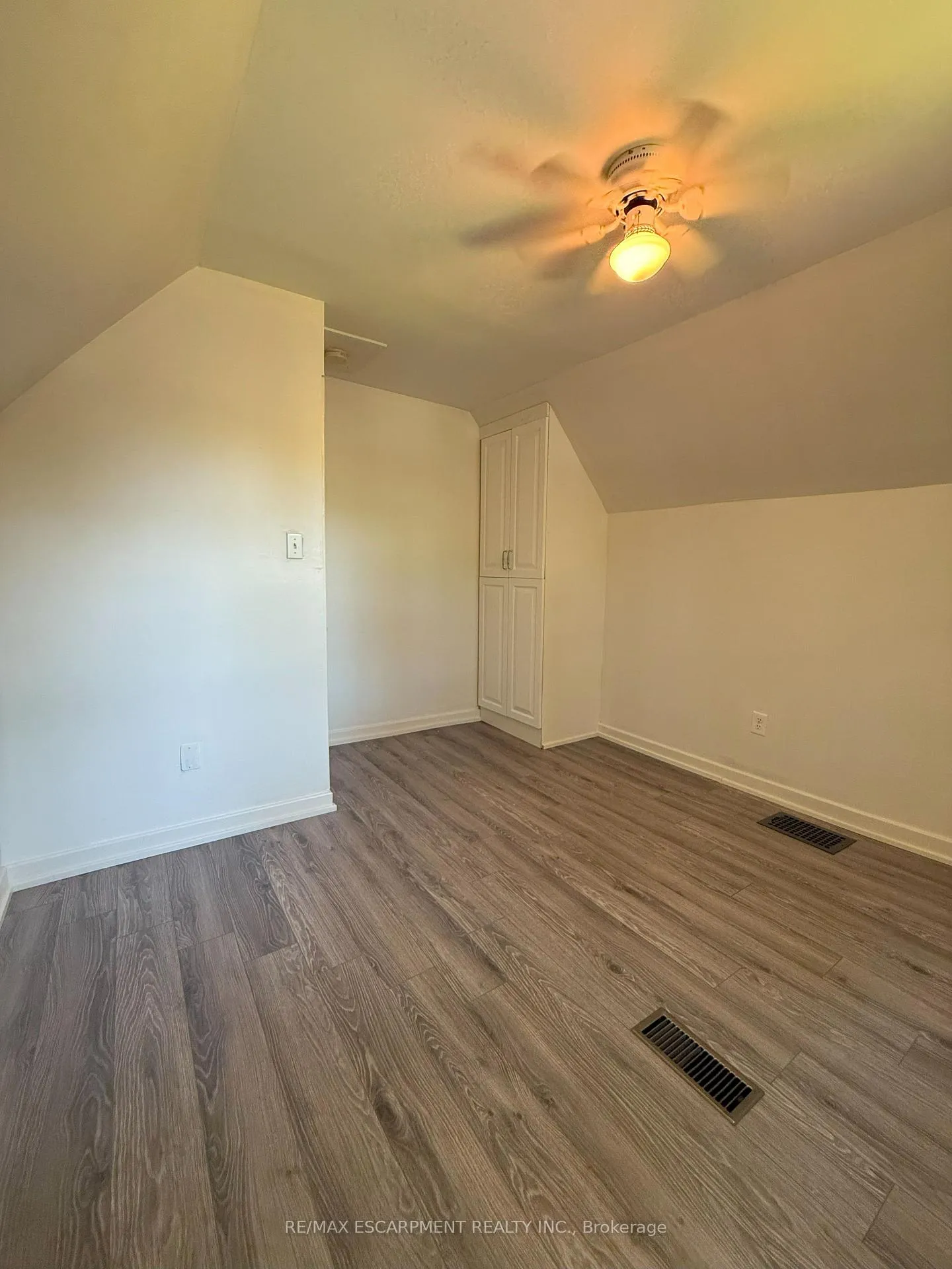 Photo 3 of Unit Upper, 41 York Road, Hamilton, Cootes Paradise — HOMEH