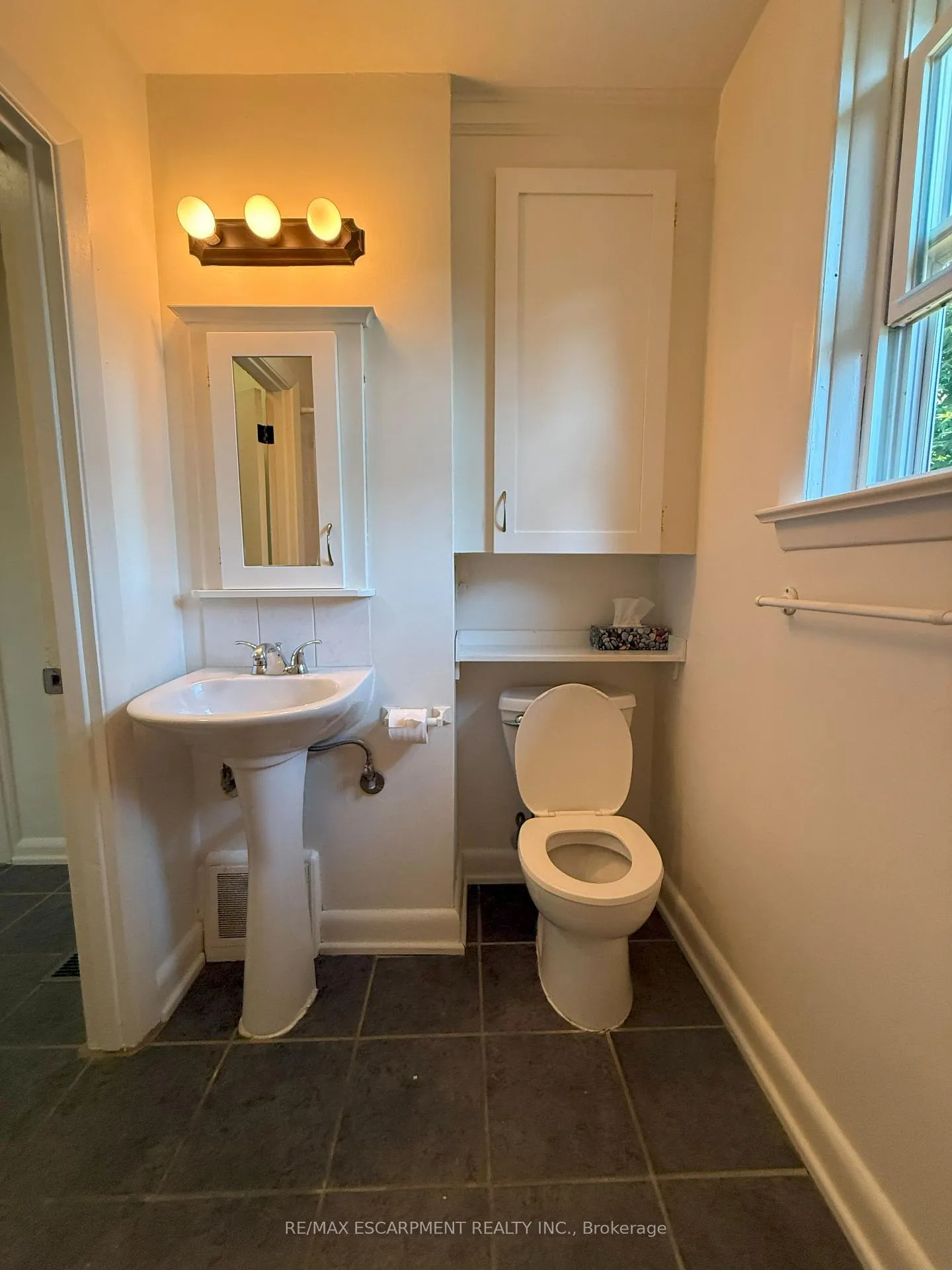 Photo 6 of Unit Upper, 41 York Road, Hamilton, Cootes Paradise — HOMEH