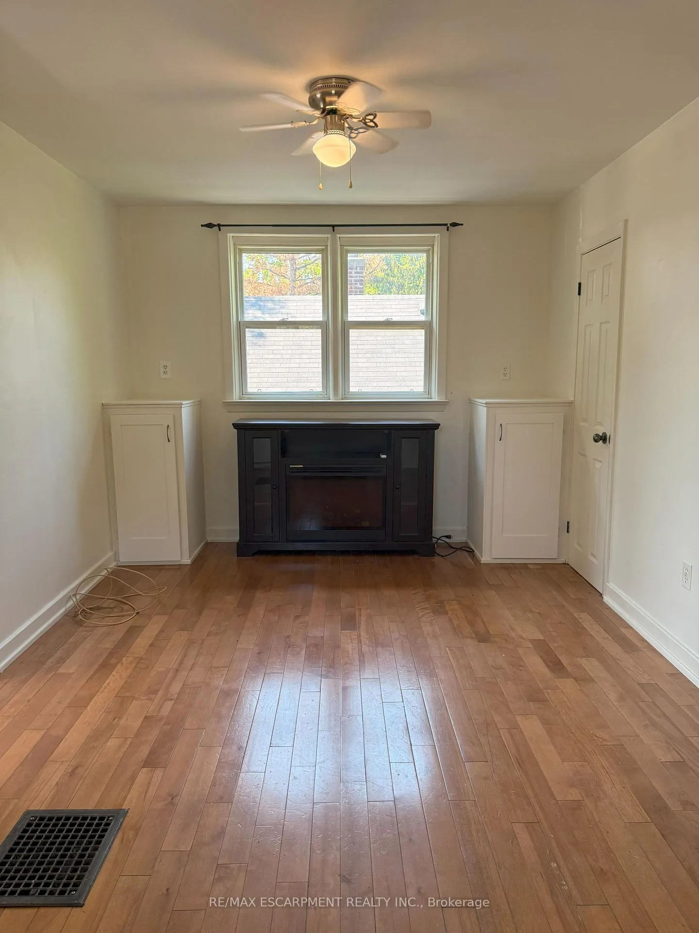 Photo 7 of Unit Upper, 41 York Road, Hamilton, Cootes Paradise — HOMEH