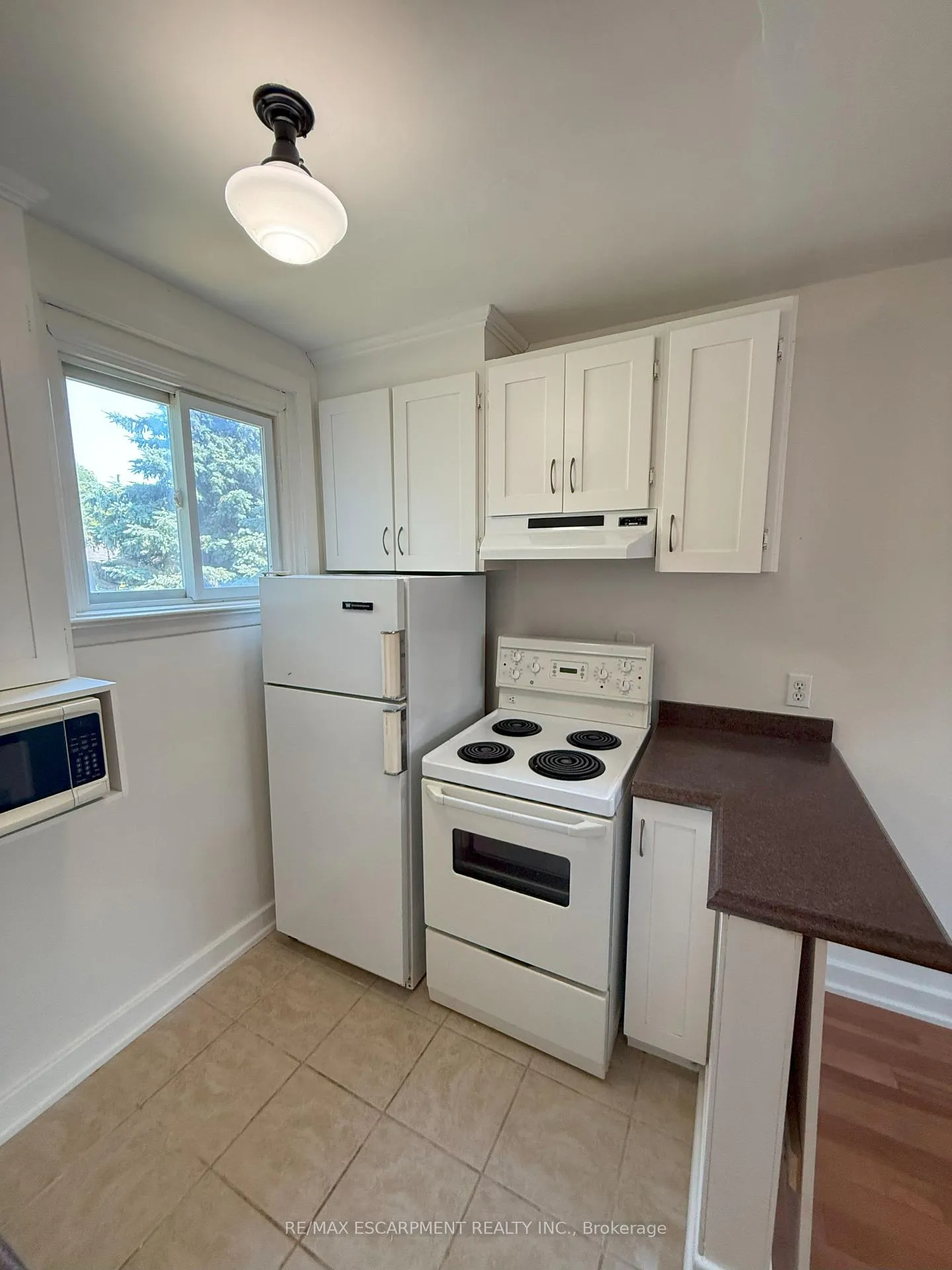 Photo 9 of Unit Upper, 41 York Road, Hamilton, Cootes Paradise — HOMEH