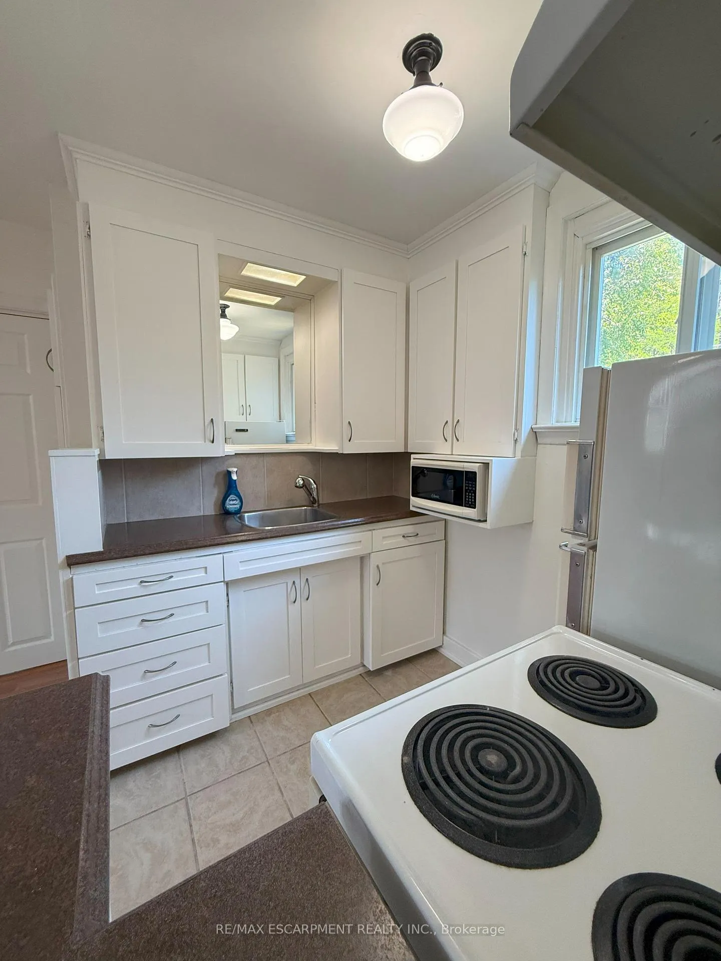 Photo 10 of Unit Upper, 41 York Road, Hamilton, Cootes Paradise — HOMEH