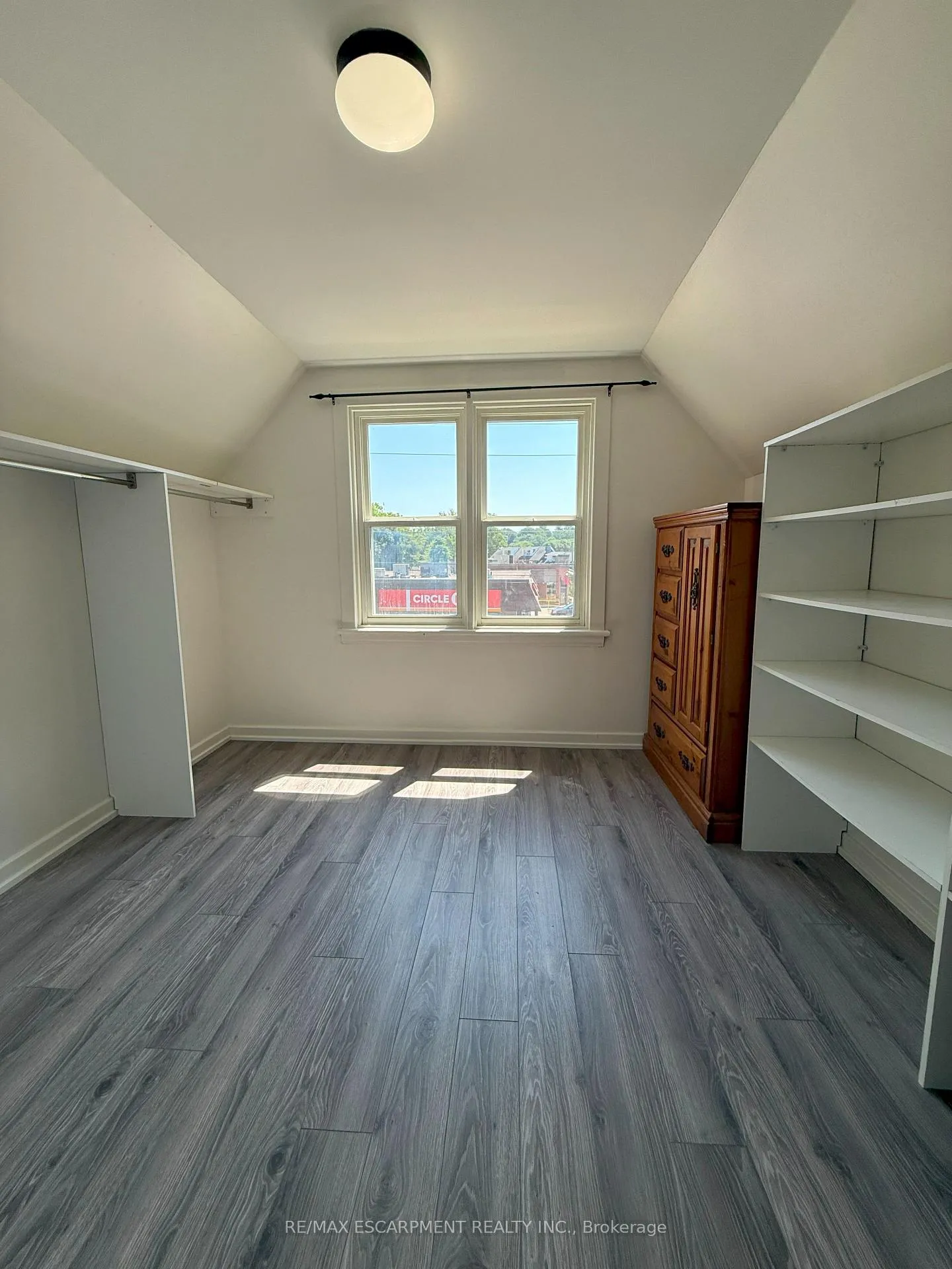 Photo 11 of Unit Upper, 41 York Road, Hamilton, Cootes Paradise — HOMEH