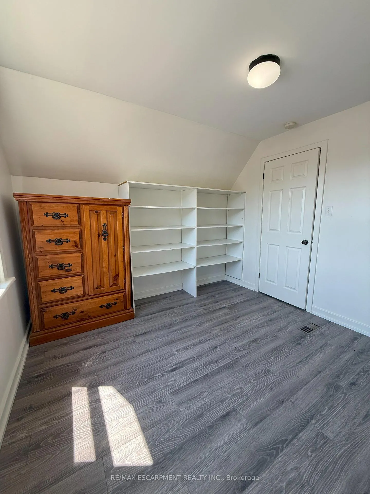 Photo 12 of Unit Upper, 41 York Road, Hamilton, Cootes Paradise — HOMEH