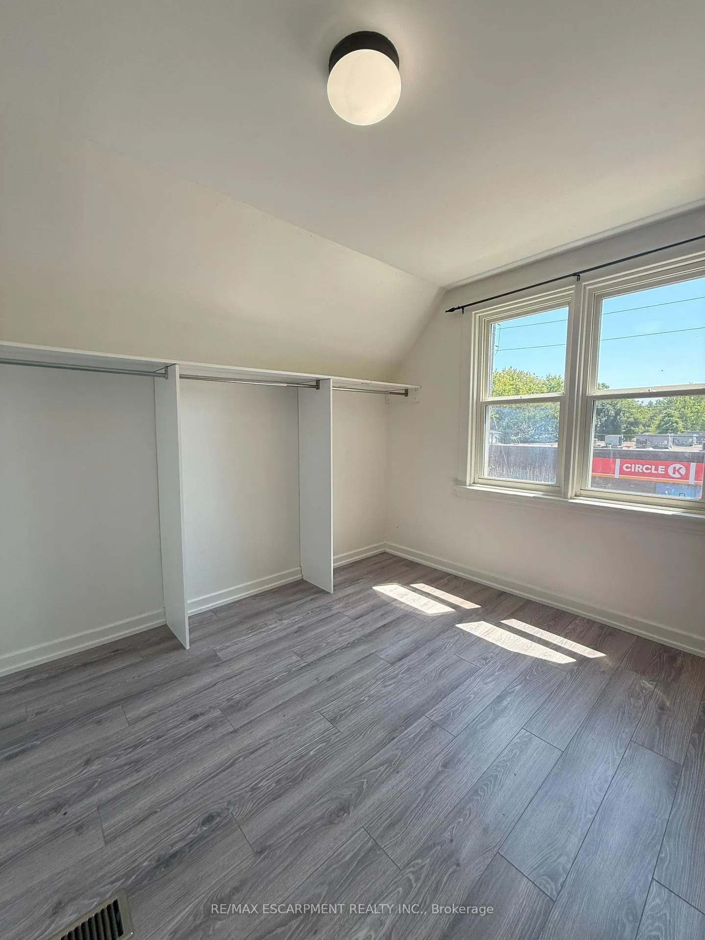 Photo 13 of Unit Upper, 41 York Road, Hamilton, Cootes Paradise — HOMEH