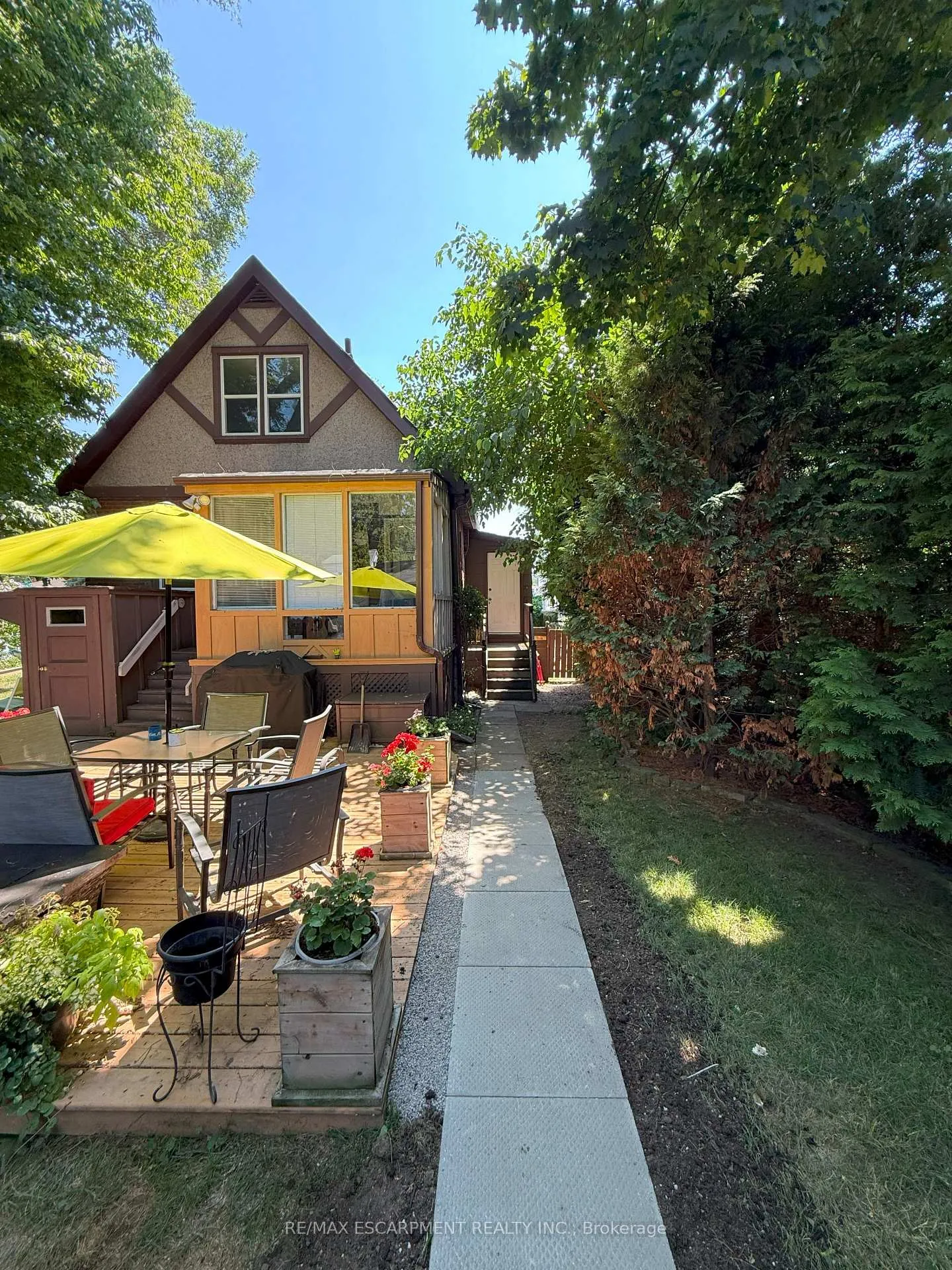 Photo 16 of Unit Upper, 41 York Road, Hamilton, Cootes Paradise — HOMEH