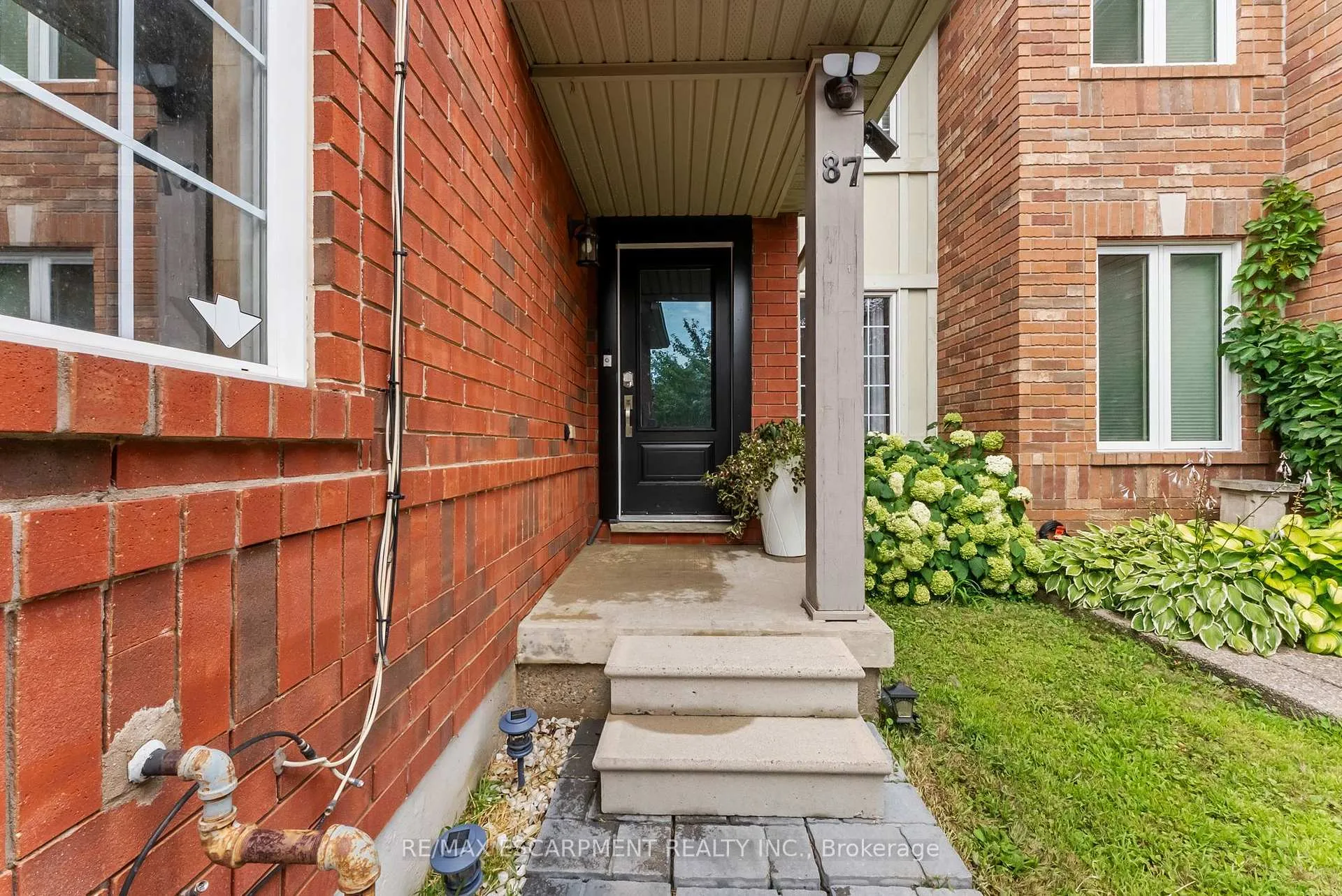 Photo 2 of 87 Thoroughbred Boulevard, Hamilton, Meadowlands — HOMEH