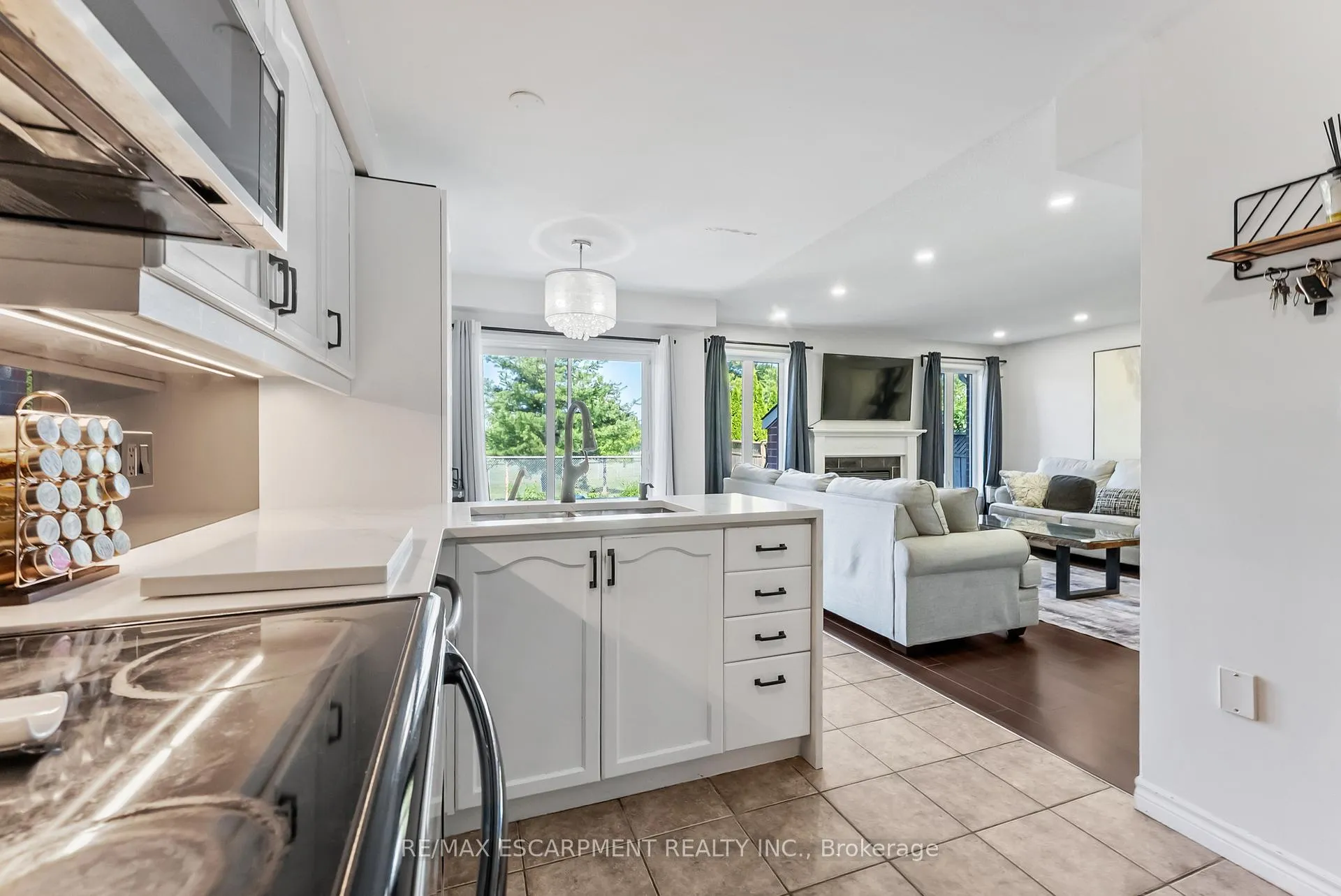 Photo 4 of 87 Thoroughbred Boulevard, Hamilton, Meadowlands — HOMEH