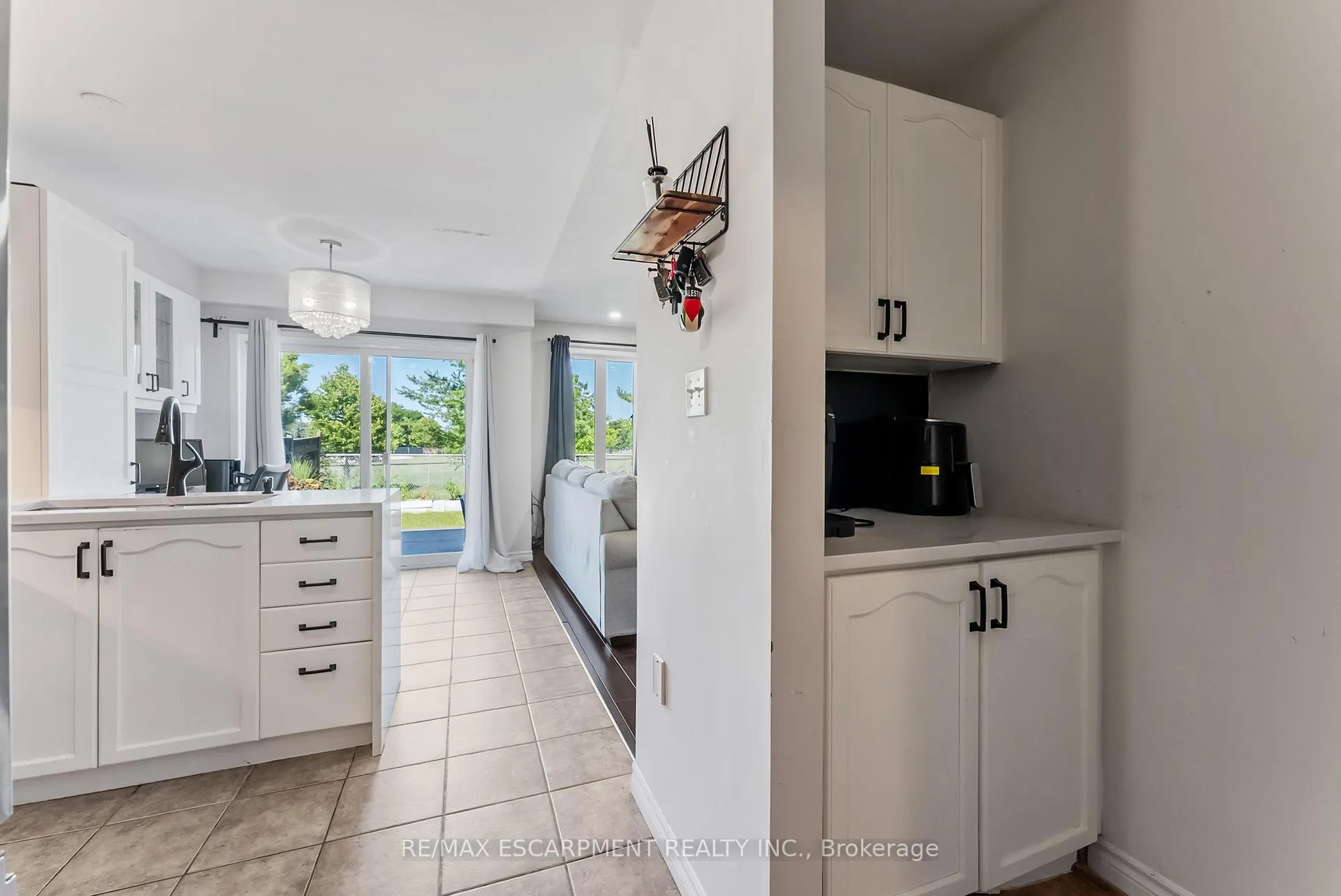 Photo 5 of 87 Thoroughbred Boulevard, Hamilton, Meadowlands — HOMEH