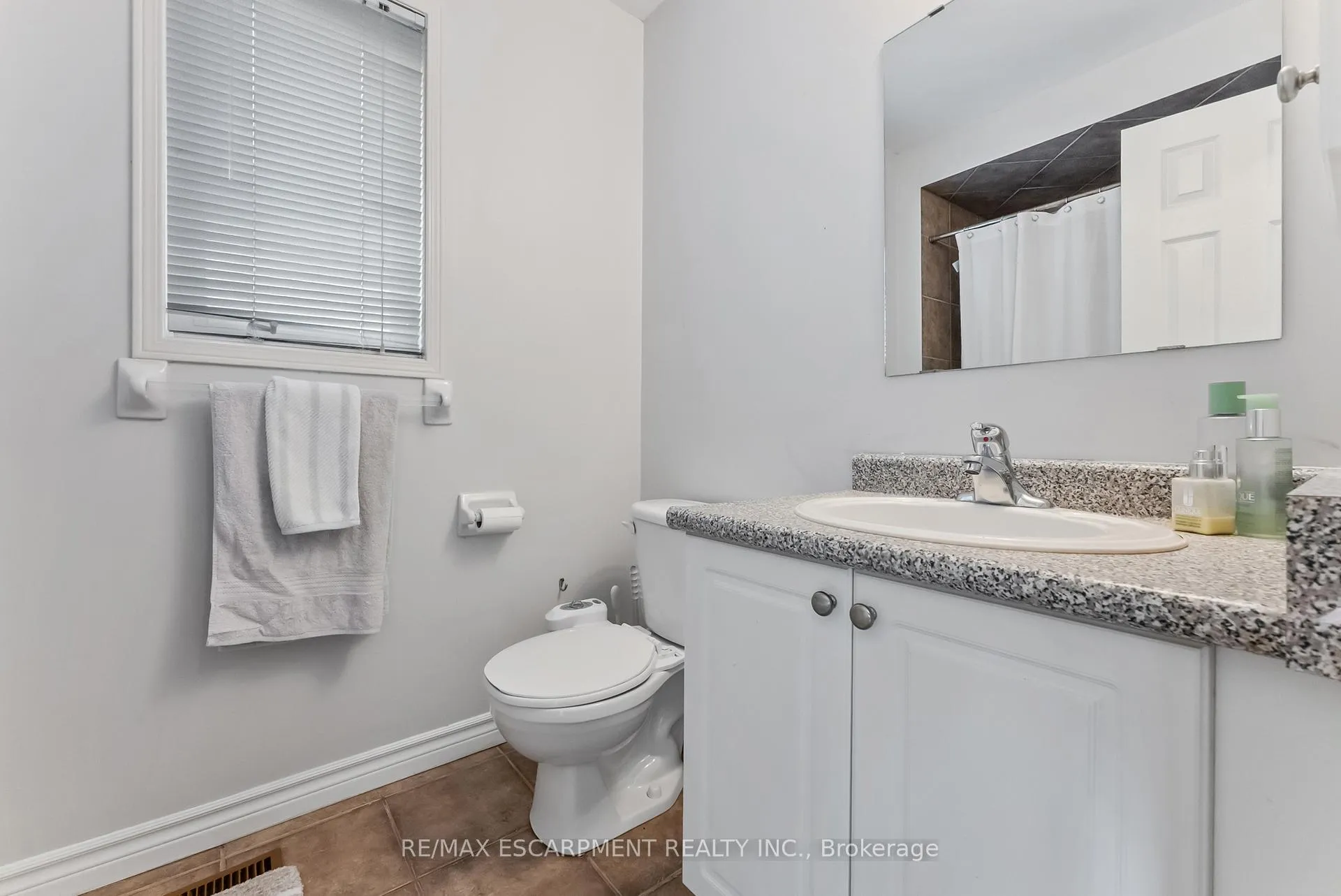 Photo 25 of 87 Thoroughbred Boulevard, Hamilton, Meadowlands — HOMEH