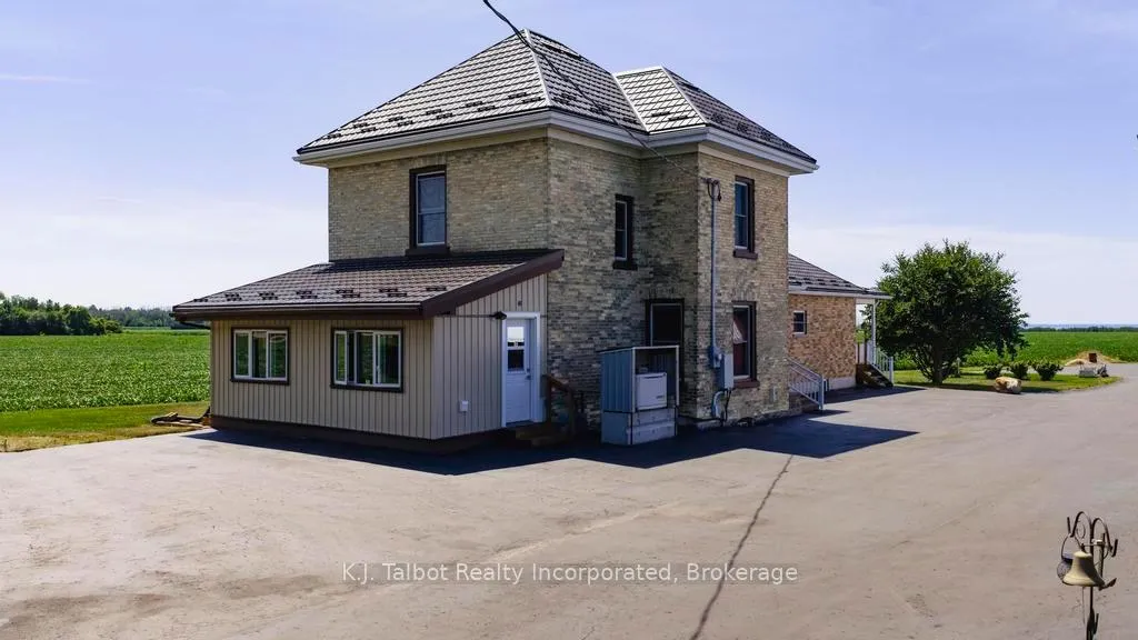 Photo 5 of 79823 Bluewater Highway, Central Huron, Goderich — HOMEH