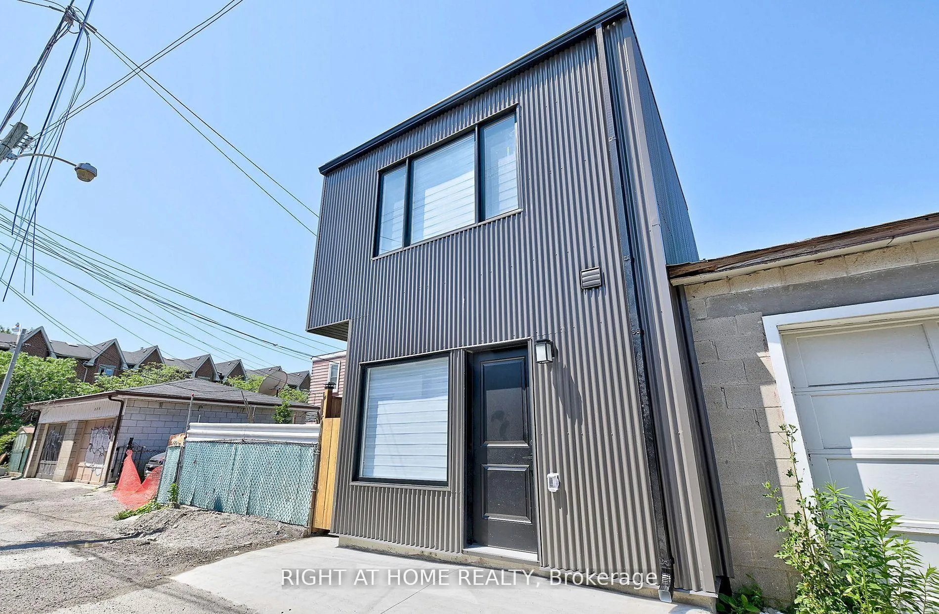 Photo 2 of Unit 4, 131 Brock Avenue, Toronto, Little Portugal — HOMEH