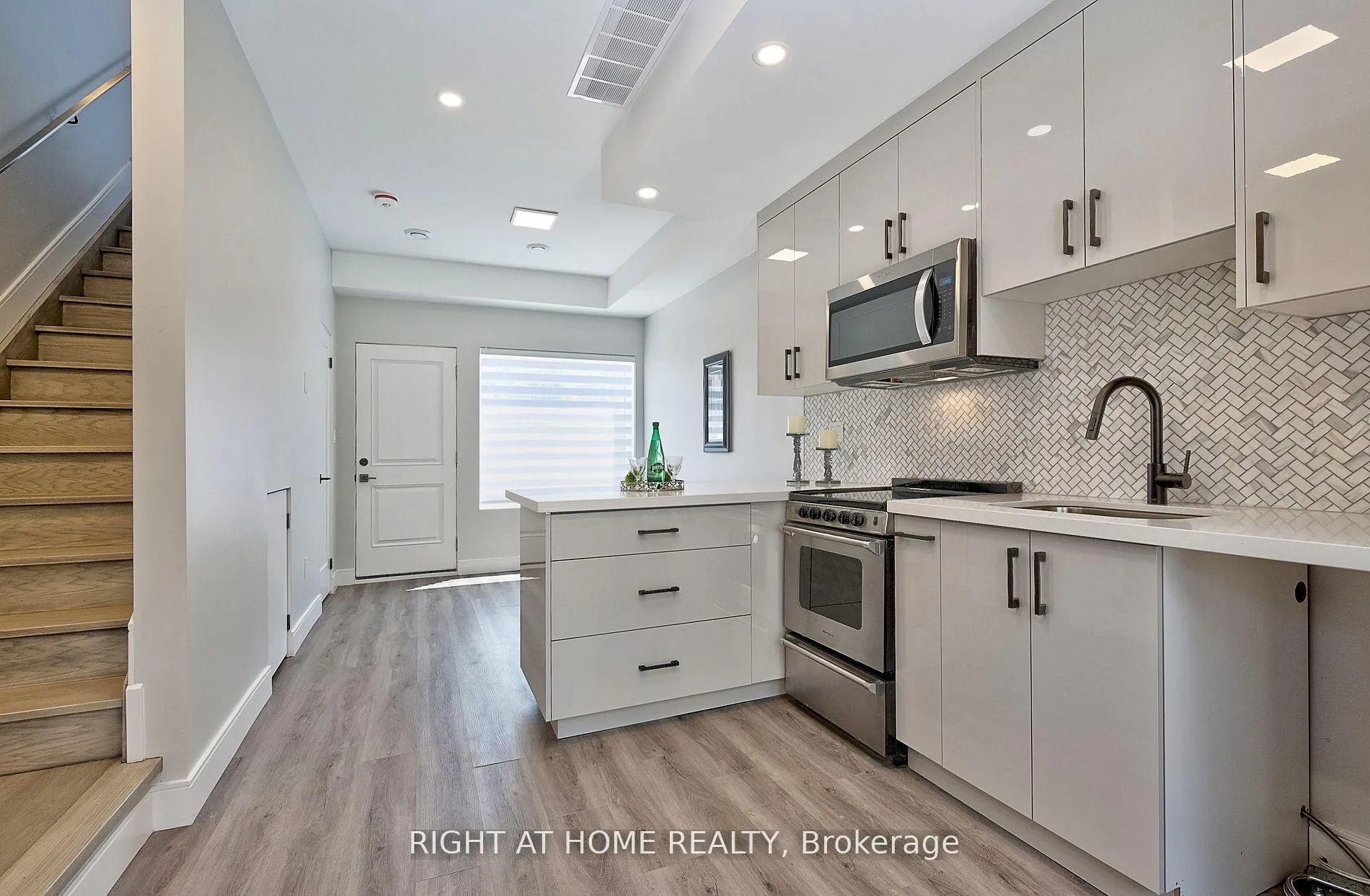 Photo 5 of Unit 4, 131 Brock Avenue, Toronto, Little Portugal — HOMEH
