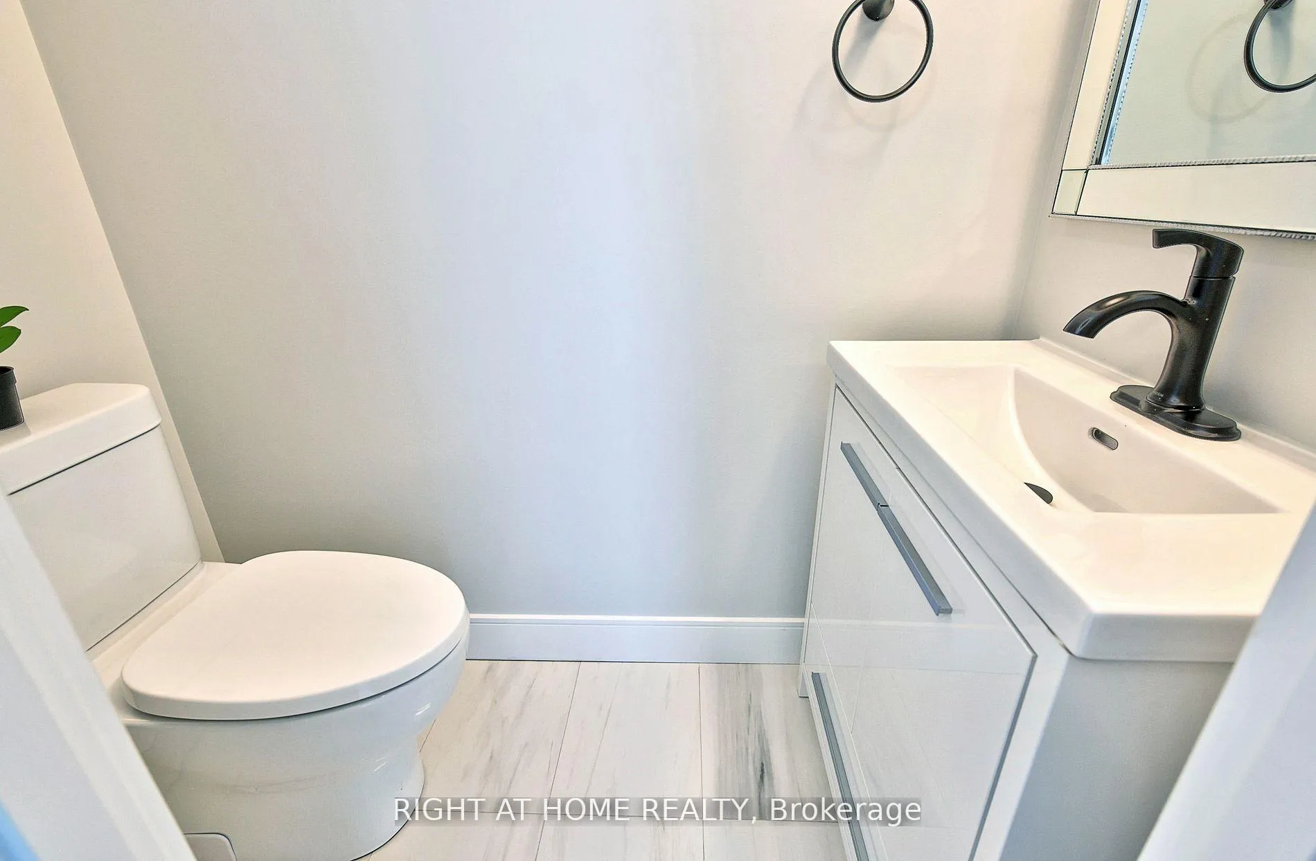 Photo 11 of Unit 4, 131 Brock Avenue, Toronto, Little Portugal — HOMEH