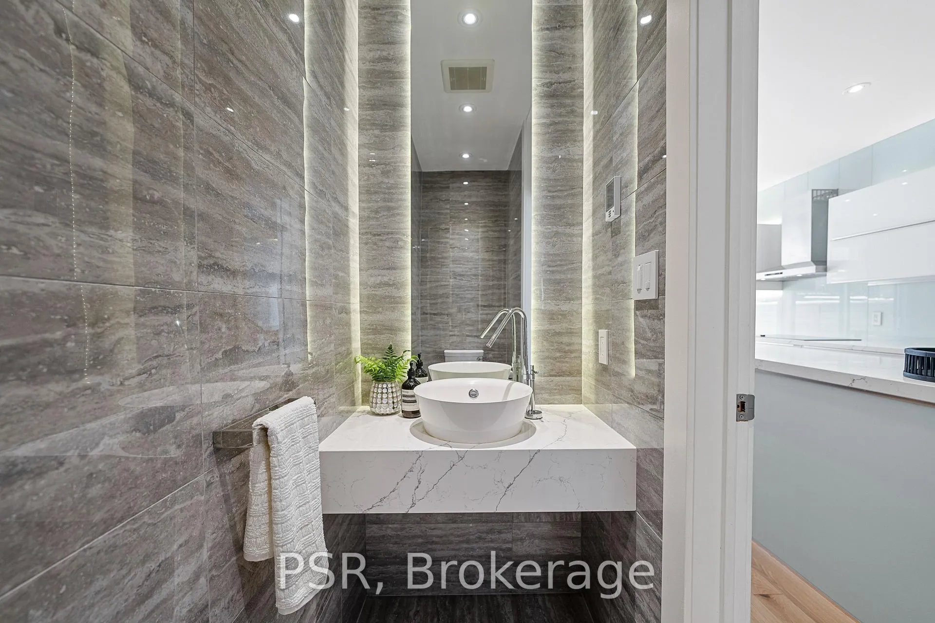 Photo 14 of 184 Strachan Avenue, Toronto, Niagara — HOMEH