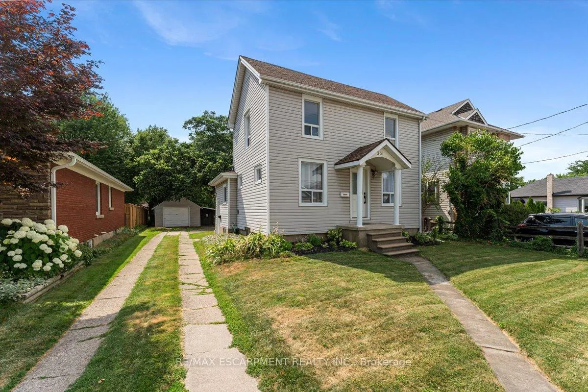 Photo 2 of 231 Vine Street, St. Catharines, Fairview — HOMEH