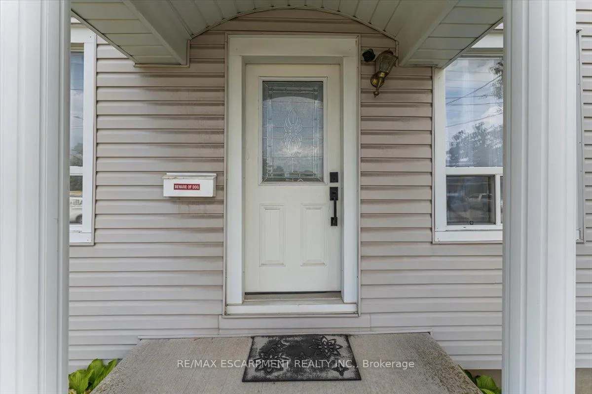 Photo 6 of 231 Vine Street, St. Catharines, Fairview — HOMEH