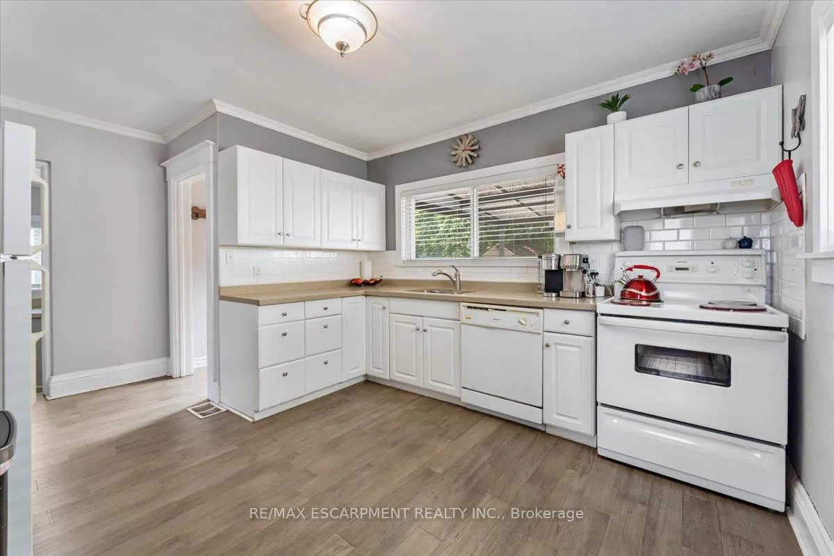 Photo 10 of 231 Vine Street, St. Catharines, Fairview — HOMEH