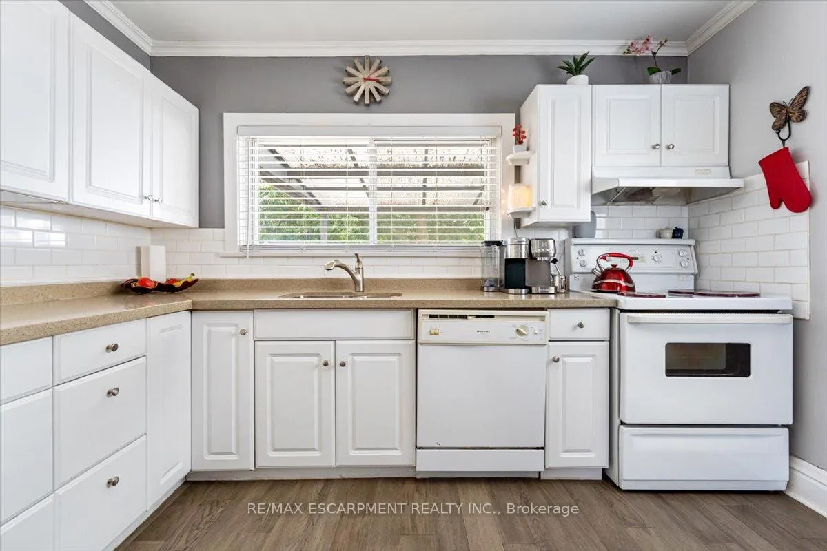 Photo 11 of 231 Vine Street, St. Catharines, Fairview — HOMEH