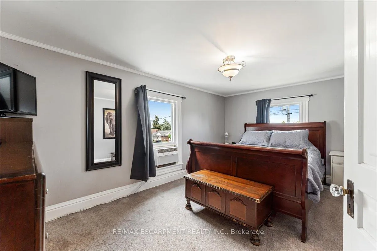 Photo 17 of 231 Vine Street, St. Catharines, Fairview — HOMEH