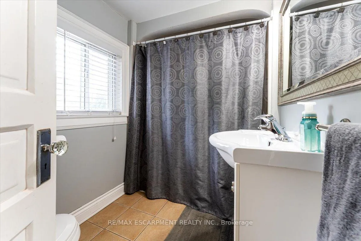 Photo 22 of 231 Vine Street, St. Catharines, Fairview — HOMEH