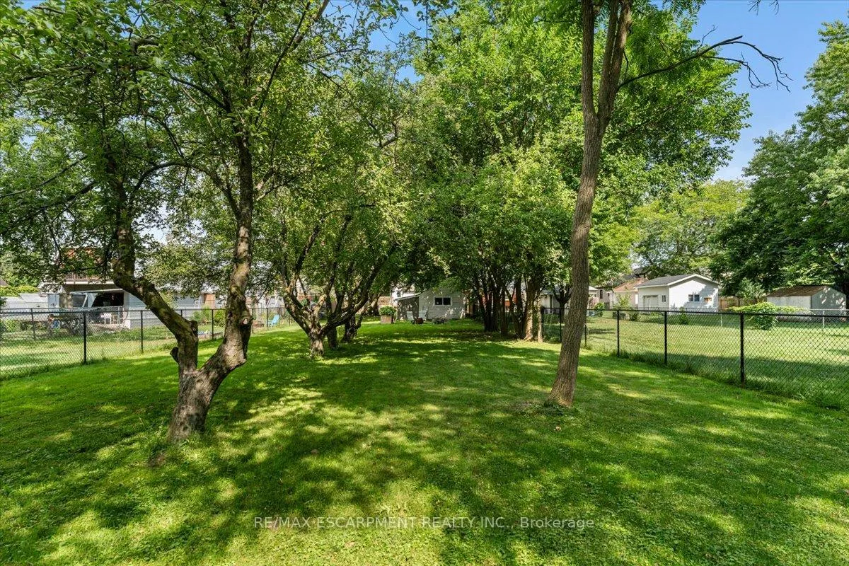 Photo 37 of 231 Vine Street, St. Catharines, Fairview — HOMEH