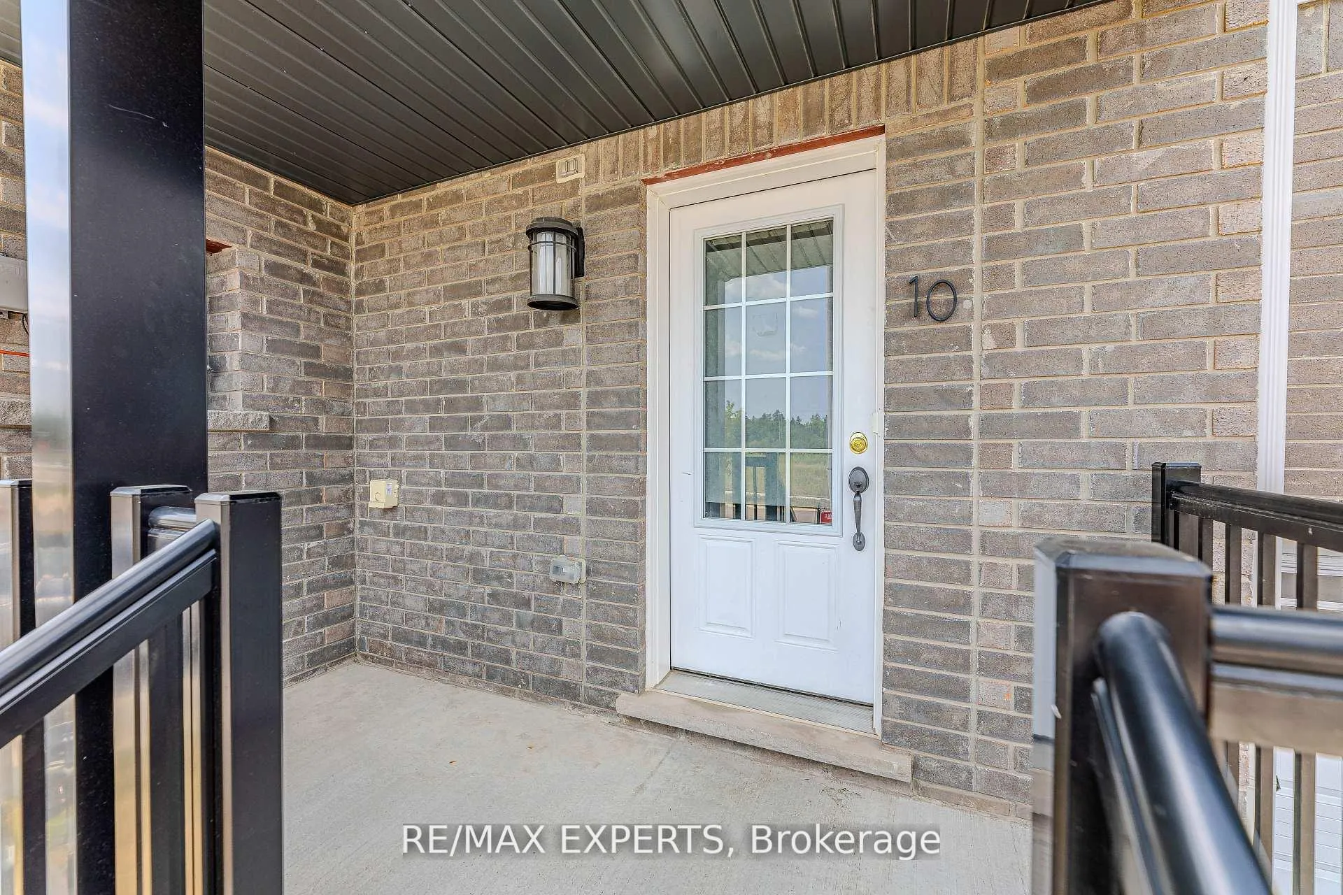 Photo 2 of 10 Brown Bear Street, Barrie, Rural Barrie Southwest — HOMEH