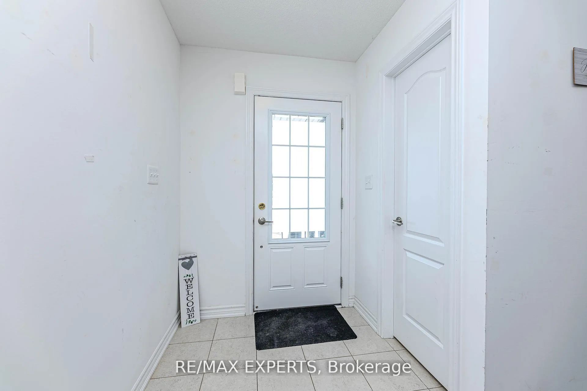 Photo 3 of 10 Brown Bear Street, Barrie, Rural Barrie Southwest — HOMEH