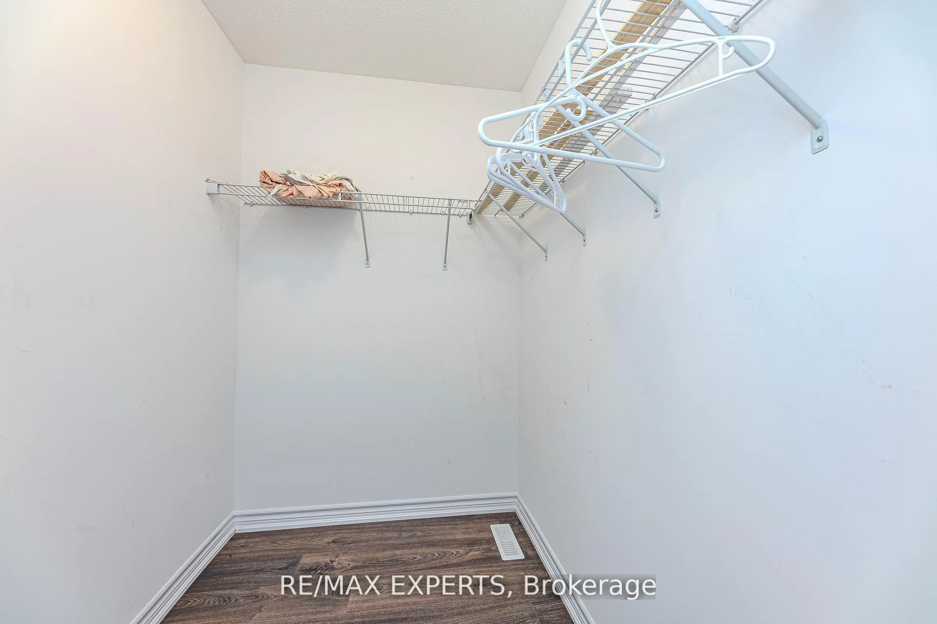 Photo 23 of 10 Brown Bear Street, Barrie, Rural Barrie Southwest — HOMEH