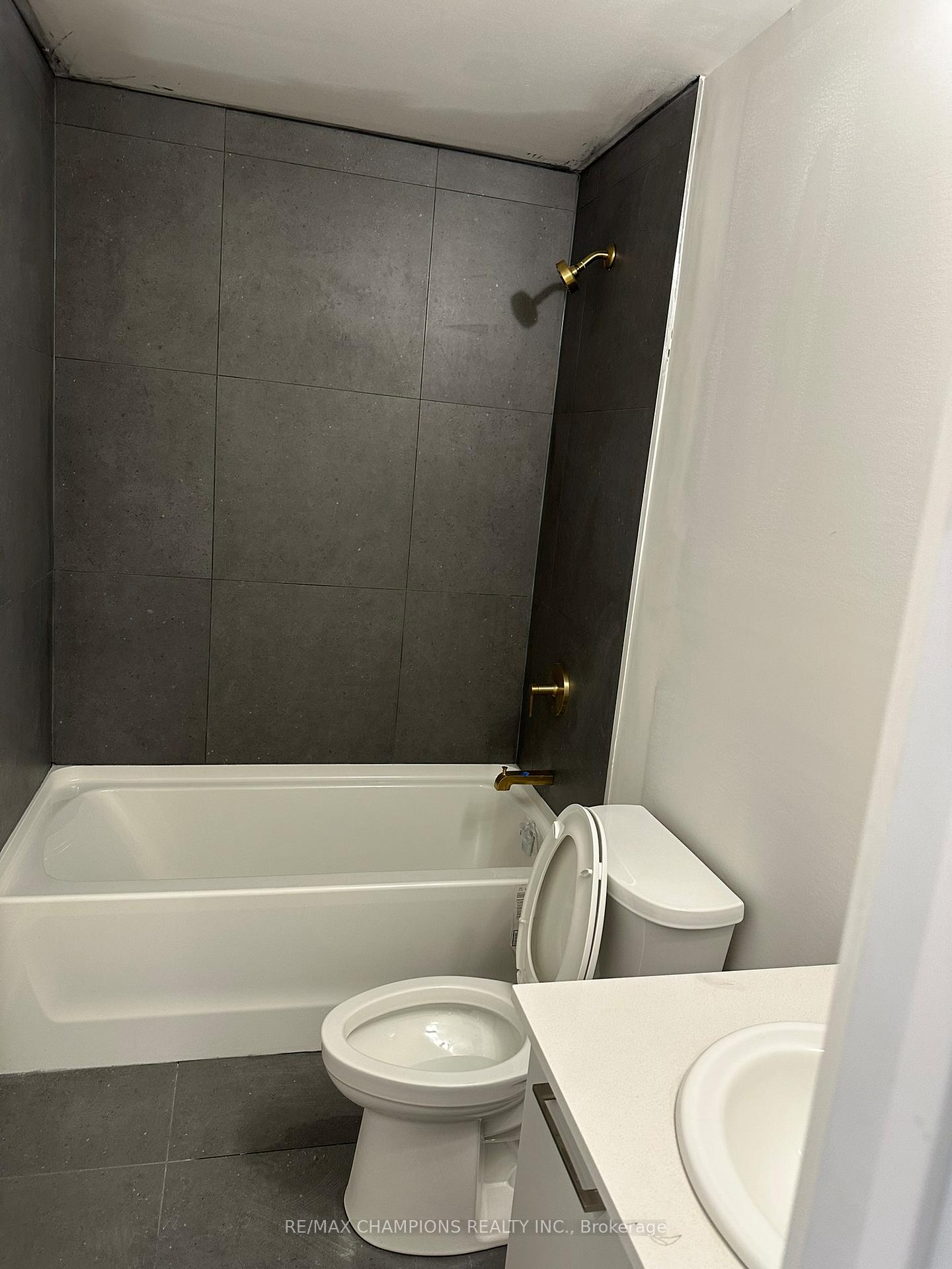Photo 5 of 38 Desiree Place, Caledon, Bolton West — HOMEH