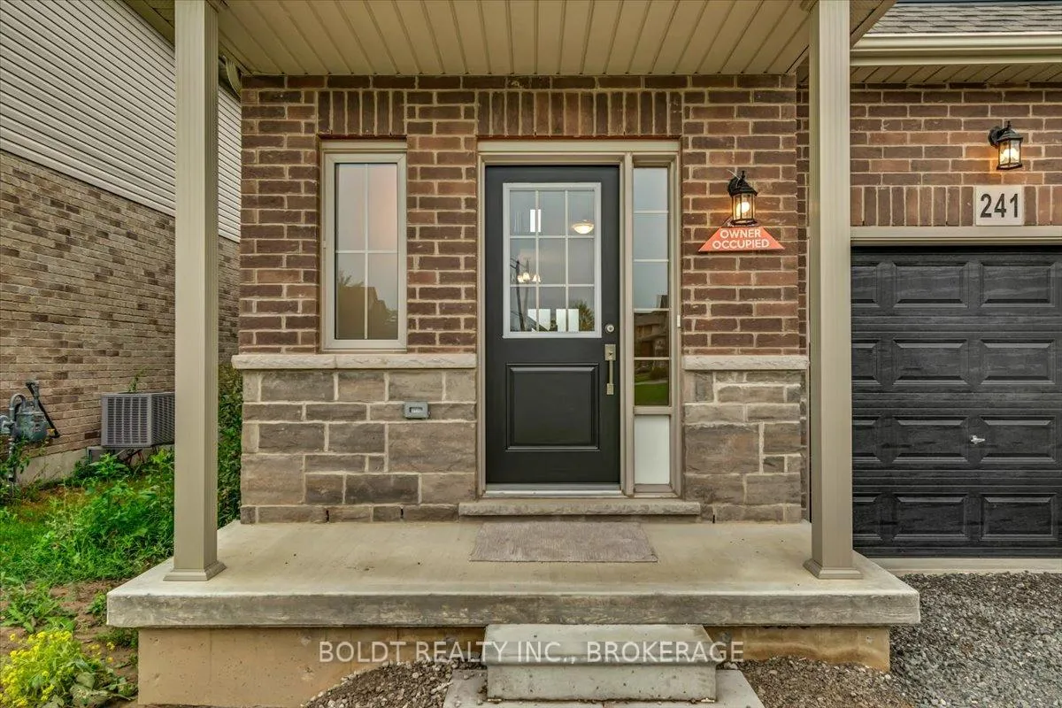 Photo 2 of 241 Tanglewood Drive, Hamilton, Binbrook — HOMEH