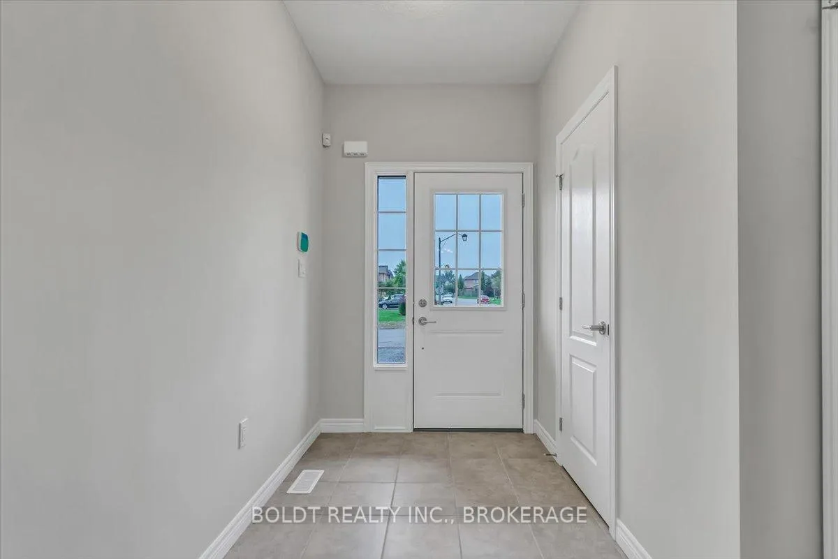 Photo 3 of 241 Tanglewood Drive, Hamilton, Binbrook — HOMEH