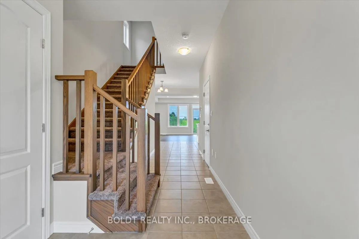 Photo 5 of 241 Tanglewood Drive, Hamilton, Binbrook — HOMEH