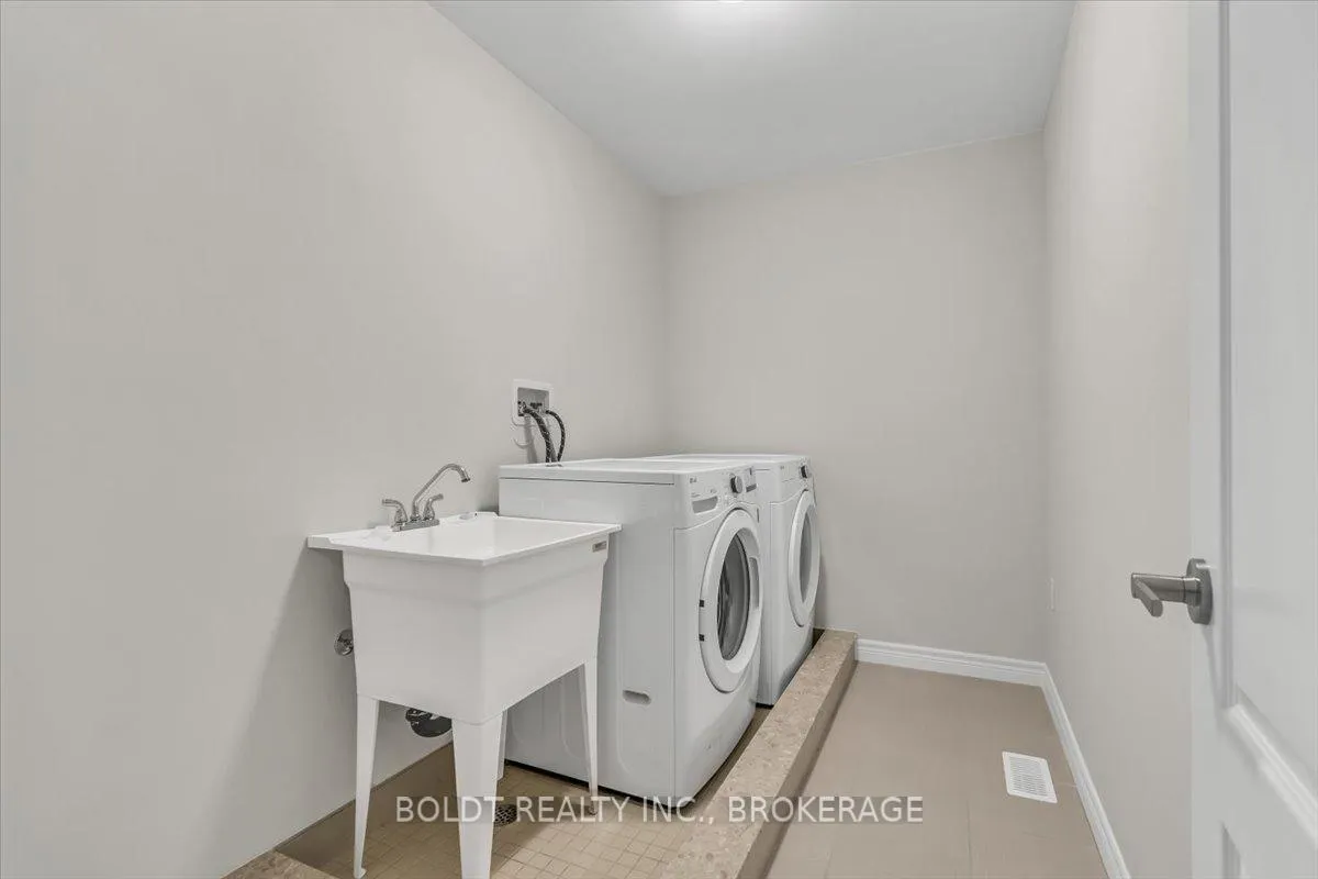 Photo 16 of 241 Tanglewood Drive, Hamilton, Binbrook — HOMEH