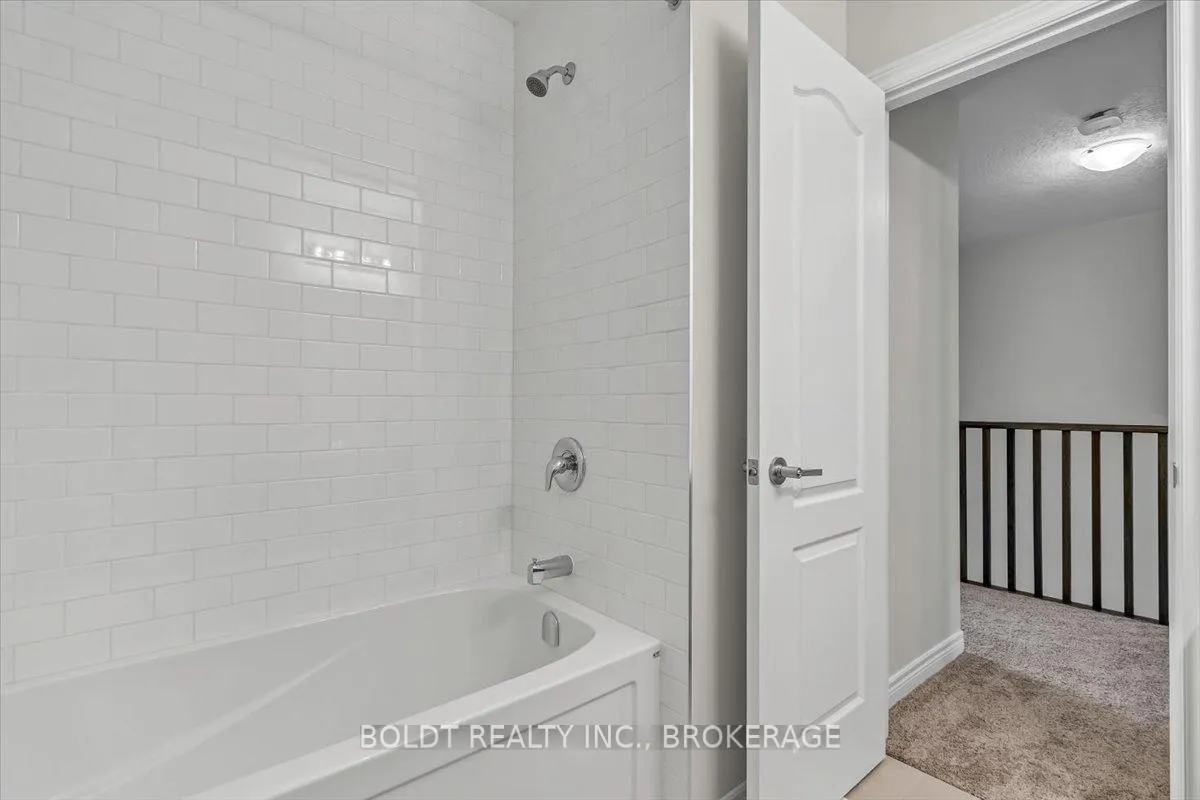 Photo 18 of 241 Tanglewood Drive, Hamilton, Binbrook — HOMEH