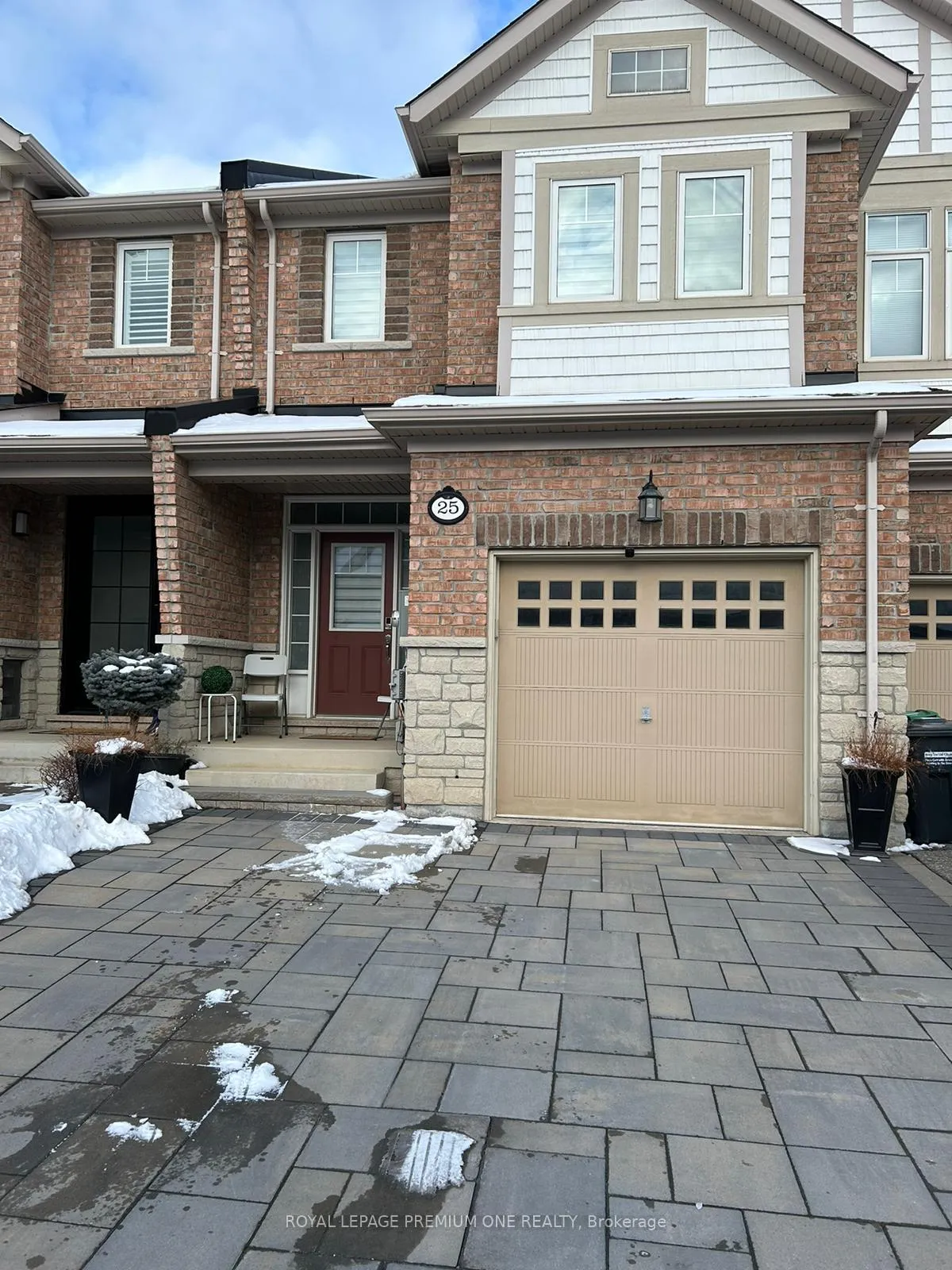Front of 25 Vinewood Road