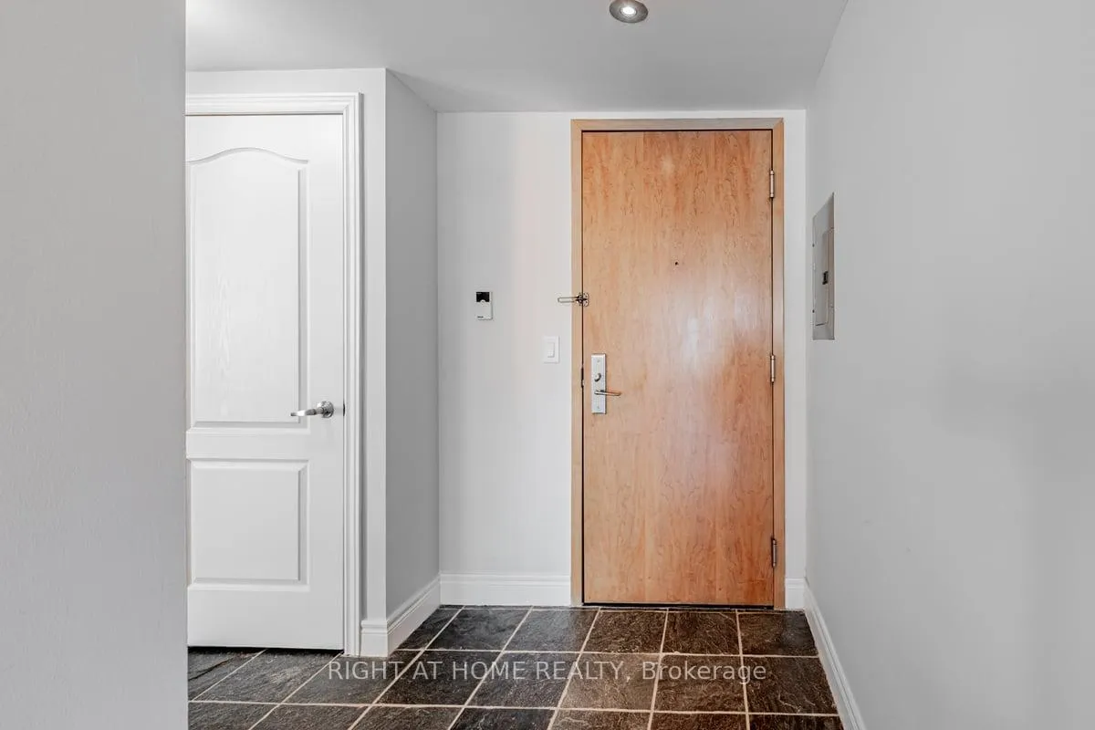 Photo 4 of Unit 811, 48 Suncrest Boulevard, Markham, Commerce Valley — HOMEH