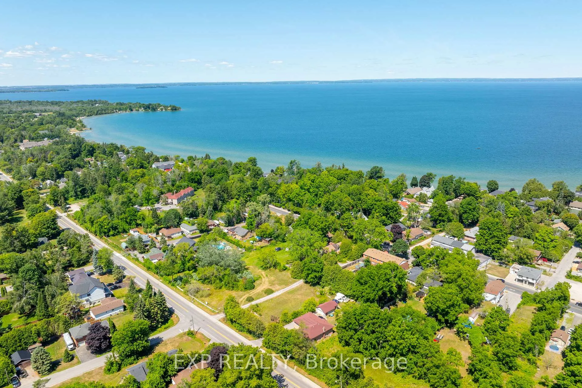 Front of 895 Lake Drive E