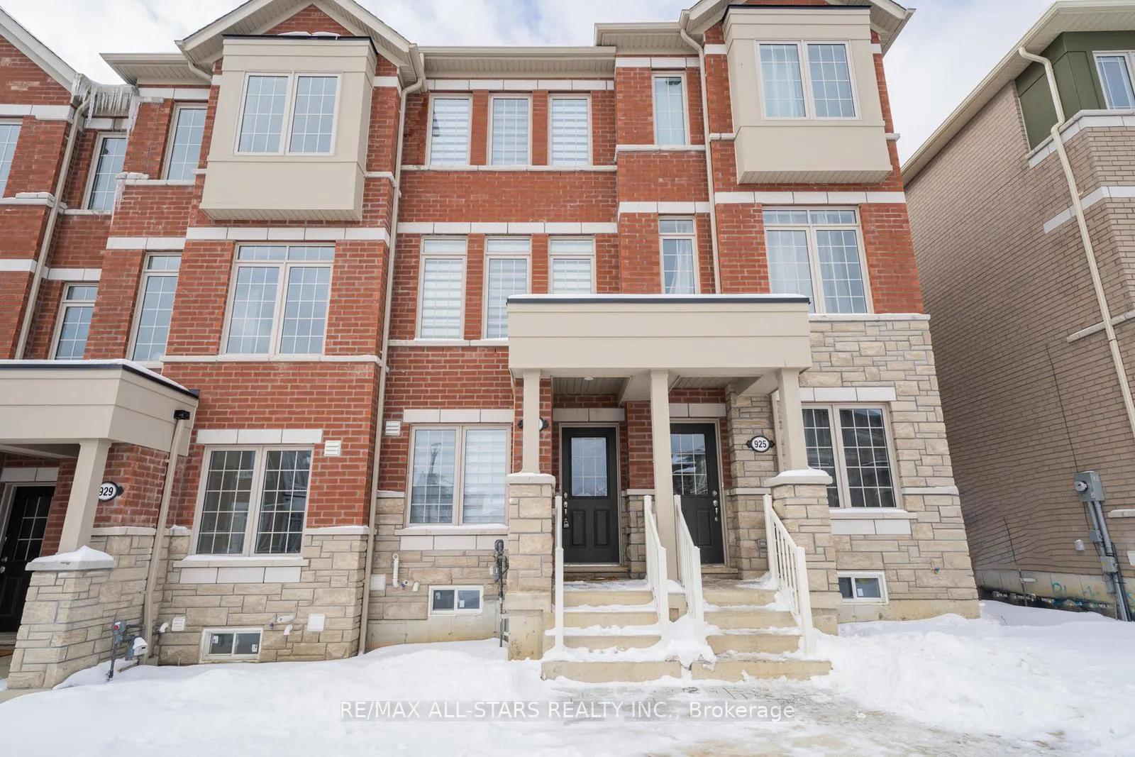 Photo 1 of 927 Crowsnest Hollow, Pickering, Rural Pickering — HOMEH