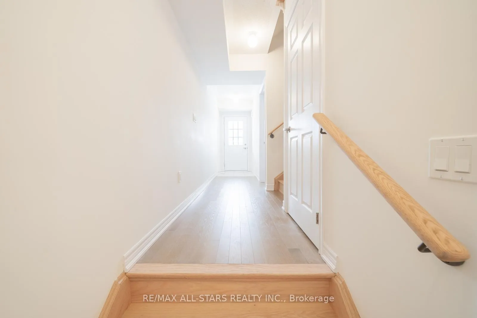Photo 12 of 927 Crowsnest Hollow, Pickering, Rural Pickering — HOMEH
